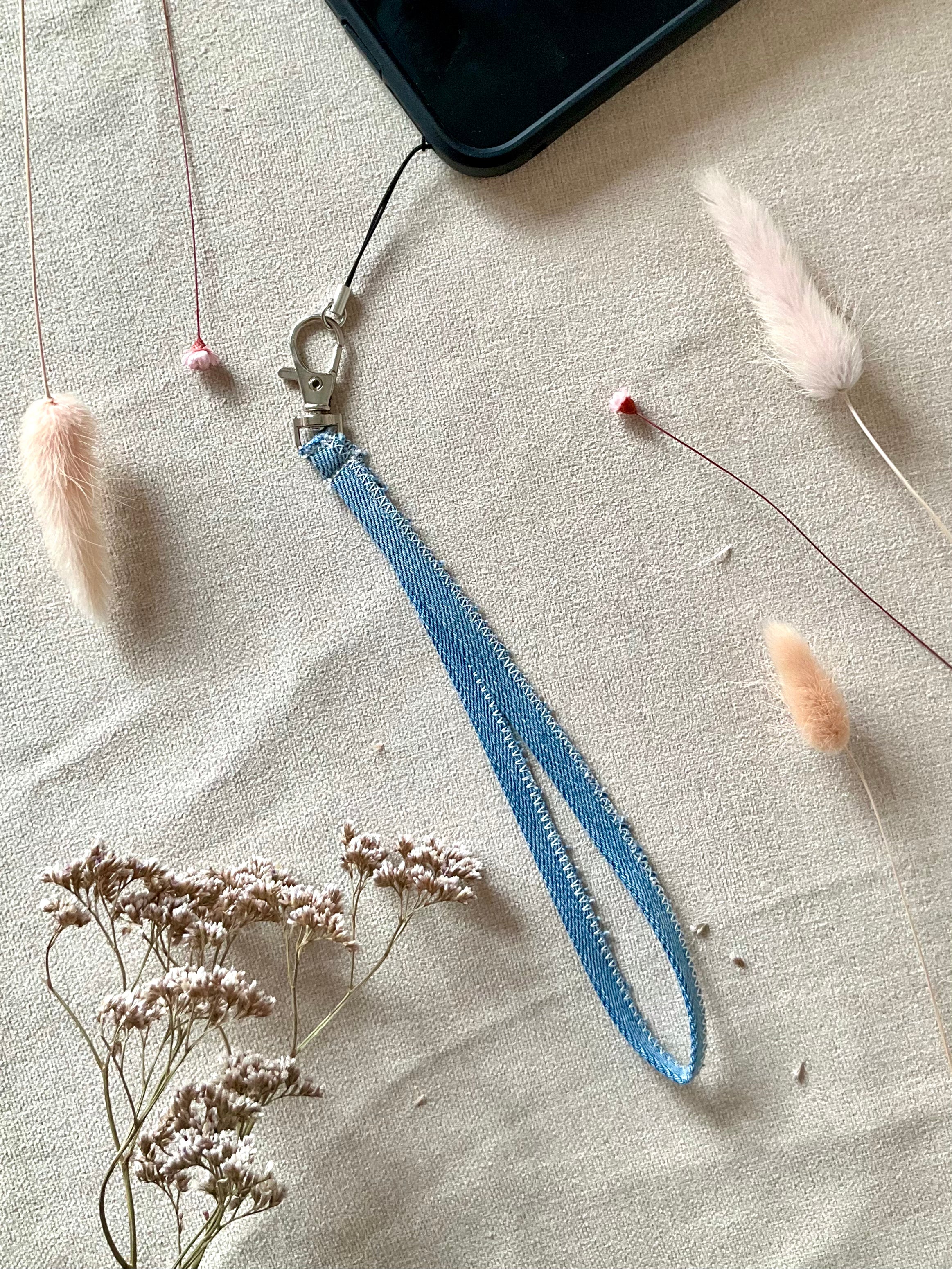 Daisy "Resilience" Talisman Phone Charm