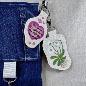 Daisy “He Loves Me, He Loves Me Not” Talisman – Free Motion Embroidered Patch / Bag Charm